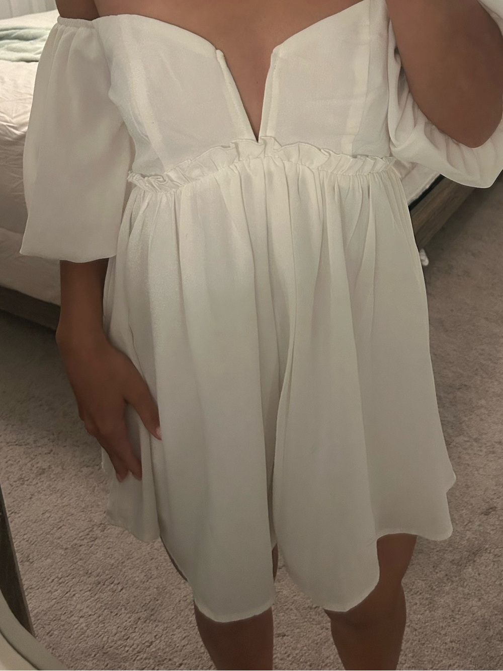 Off-Shoulder White Romper with Sweetheart V-Neck